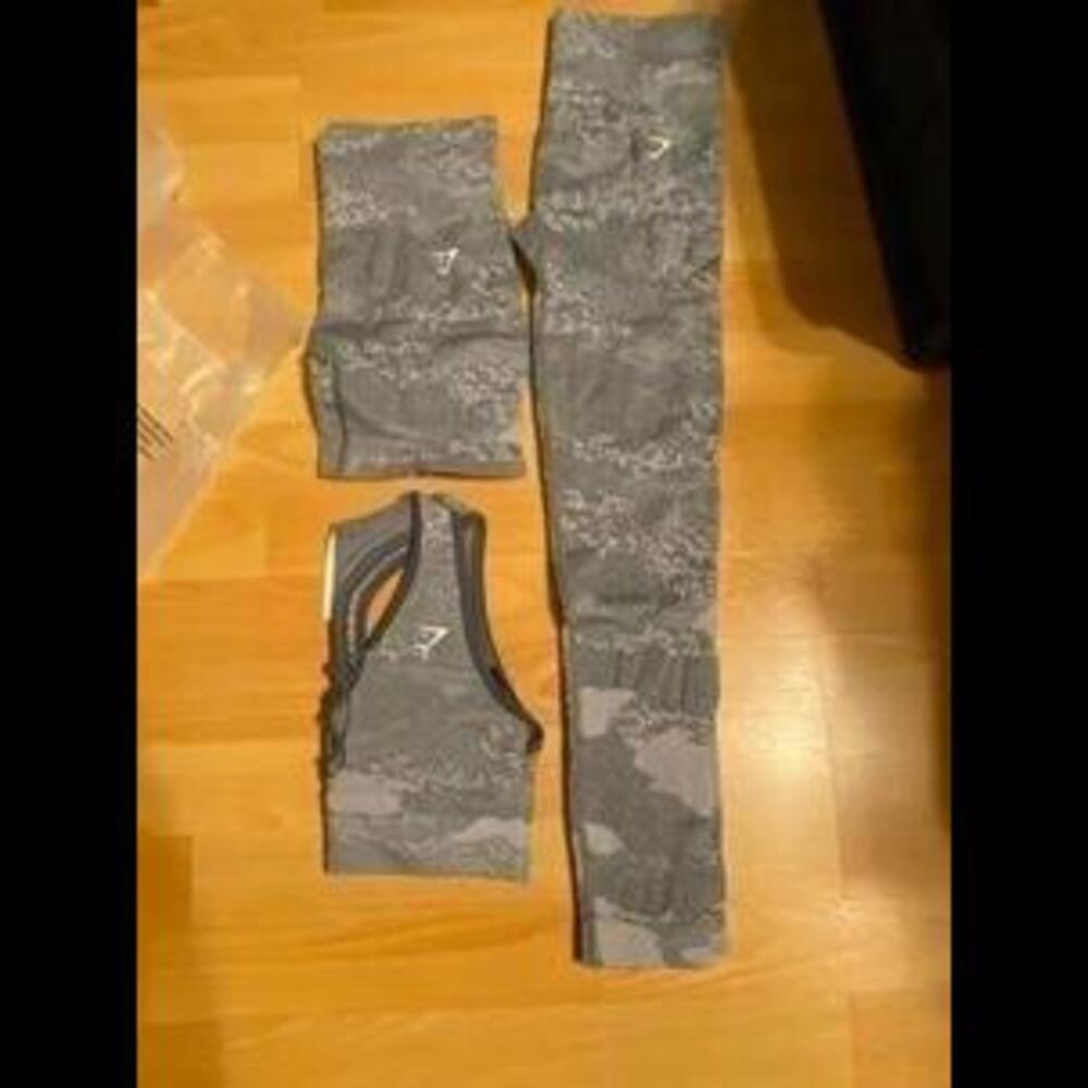 GYMSHARK Women- adapt camo seamless- evening blue(small)- bra,legging,short